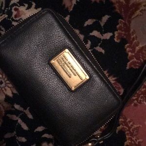 Marc by Marc Jacobs Leather Wrislet Wallet 💜